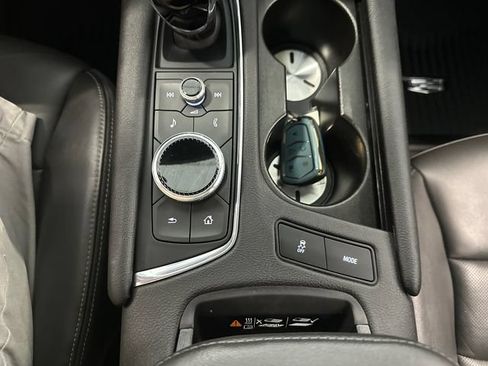 Used 2022 Cadillac XT6 Premium Luxury AWD/4WD image 17