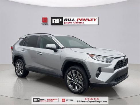 Used 2020 Toyota RAV4 XLE Premium image 7