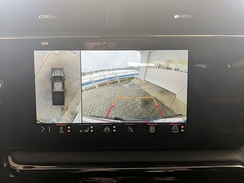 Used 2024 GMC Sierra 2500 AT4 w/ Technology Package image 21