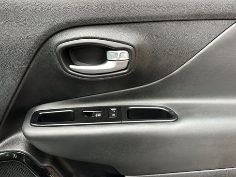 Used 2020 Jeep Renegade Altitude image 19