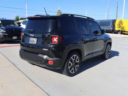 Used 2017 Jeep Renegade Latitude w/ Popular Equipment Group image 5