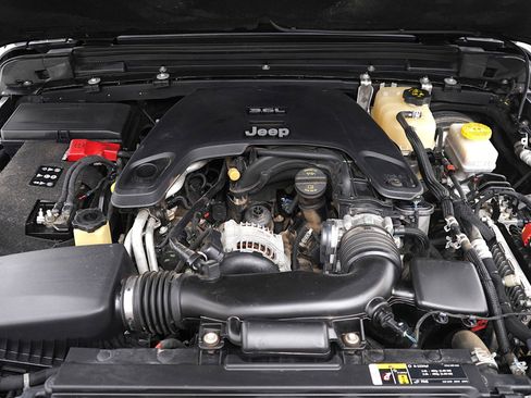 Used 2018 Jeep Wrangler Unlimited Sport S image 30