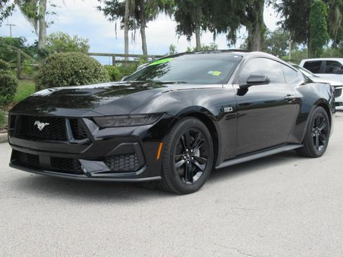 Used 2025 Ford Mustang GT RWD image 4