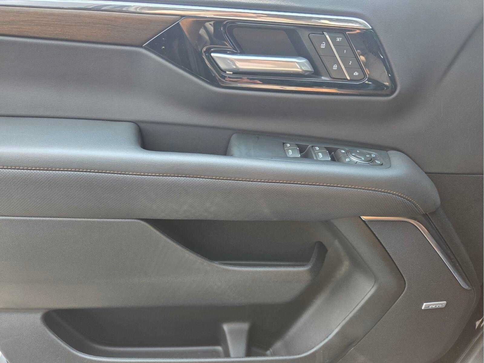 Used 2025 Chevrolet Tahoe High Country AWD/4WD image 22