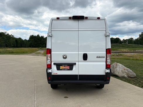 Used 2026 RAM ProMaster 2500 w/ Convenience Group FWD image 8