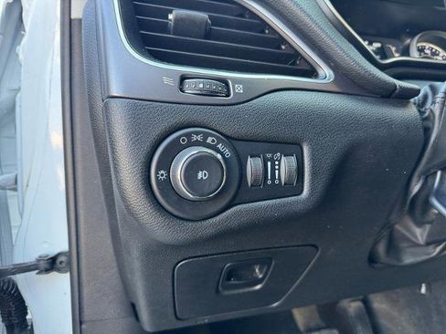 Used 2021 Jeep Cherokee Latitude Plus image 19