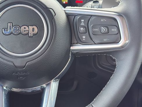Used 2025 Jeep Wrangler Unlimited Sahara AWD/4WD image 15