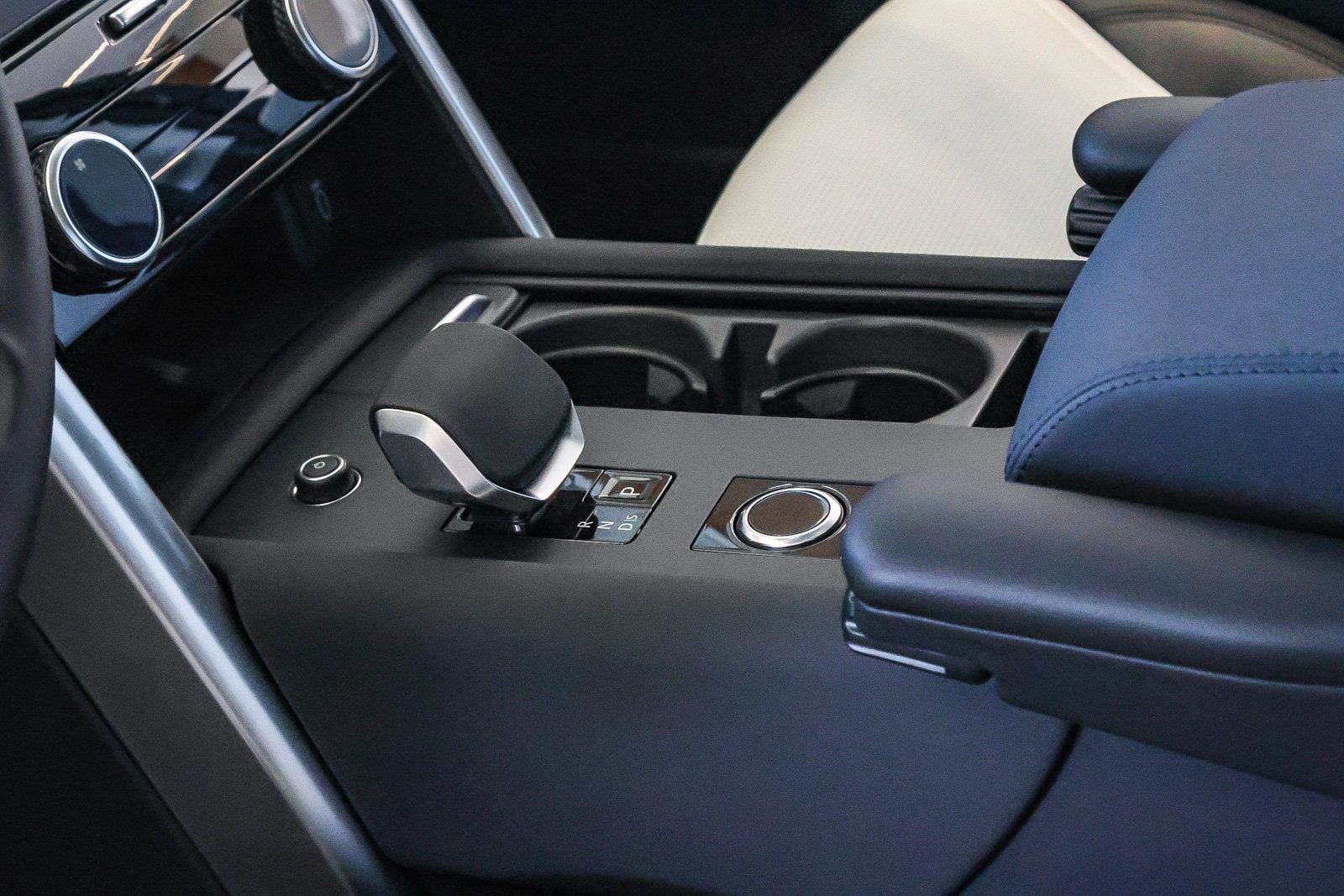 New 2026 Land Rover Discovery S AWD/4WD image 25