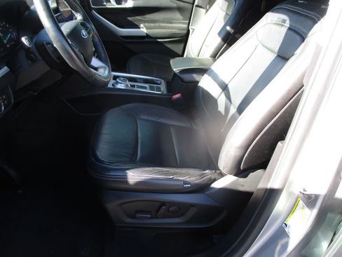 Used 2020 Ford Explorer XLT image 14