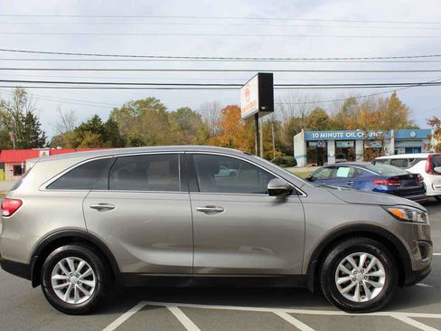 Used 2018 Kia Sorento L image 4