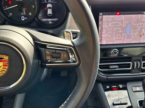 Certified 2025 Porsche Macan image 28