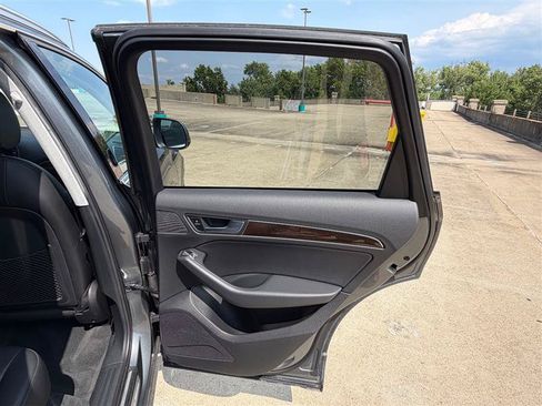 Used 2013 Audi Q5 3.0T Premium Plus w/ Audi MMI Navigation Plus Pkg AWD/4WD image 39