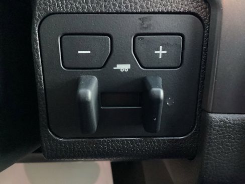 Used 2025 Toyota Tacoma TRD Sport AWD/4WD image 19