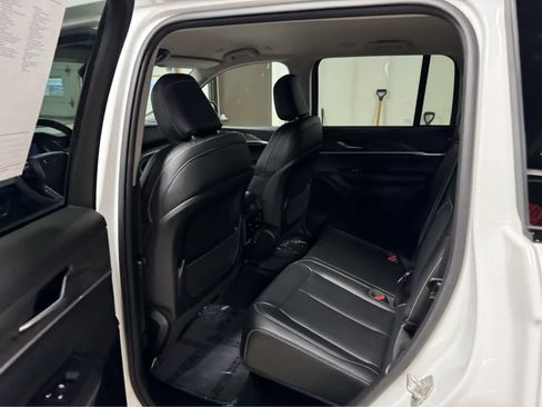 Used 2024 Jeep Grand Cherokee Limited w/ Trailer Tow Package image 15