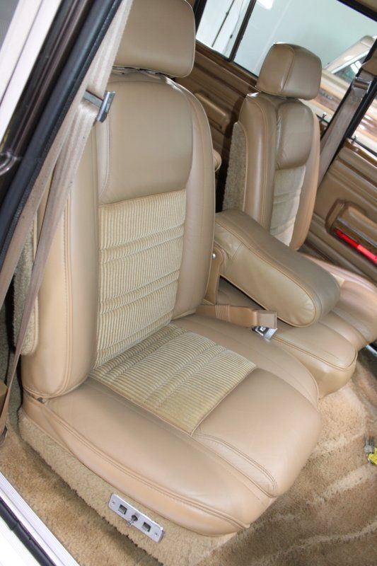 Used 1987 Jeep Grand Wagoneer AWD/4WD image 30
