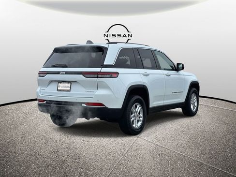 Used 2023 Jeep Grand Cherokee Laredo image 6