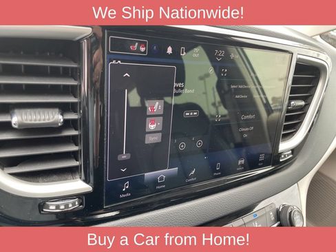 Used 2024 Chrysler Pacifica Touring-L FWD image 29