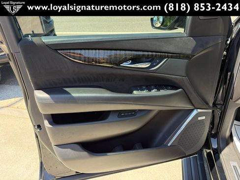 Used 2015 Cadillac Escalade ESV Platinum AWD/4WD image 32