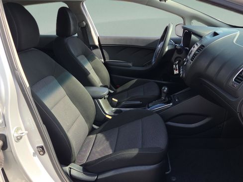 Used 2017 Kia Forte LX image 17