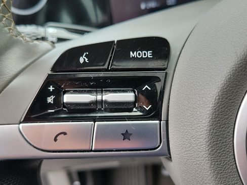 Used 2025 Hyundai Elantra SEL FWD image 22