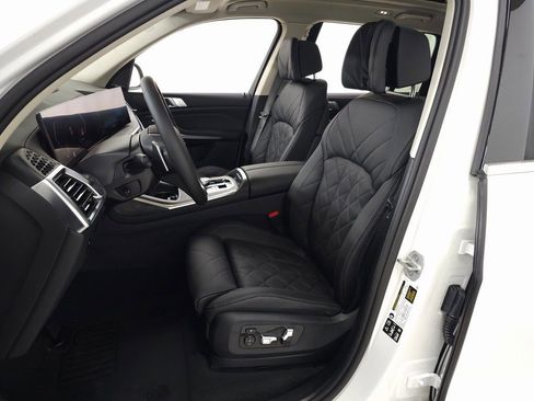 Used 2026 BMW X7 xDrive40i image 12