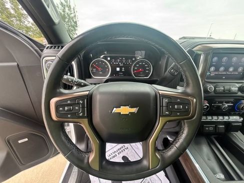 Used 2021 Chevrolet Silverado 1500 High Country w/ Technology Package AWD/4WD image 3