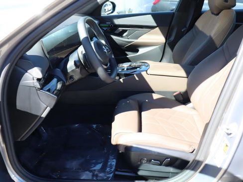 Used 2025 BMW 530i image 14