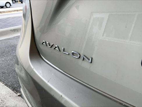 Used 2014 Toyota Avalon Limited w/ Technology Package FWD image 33