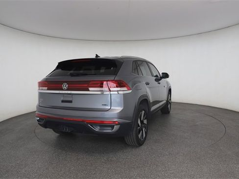 Used 2024 Volkswagen Atlas Cross Sport SE image 17