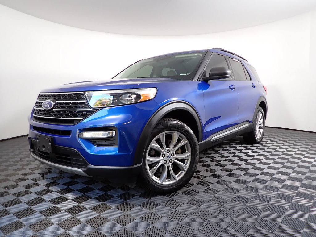 Used 2020 Ford Explorer XLT w/ Equipment Group 202A AWD/4WD image 2