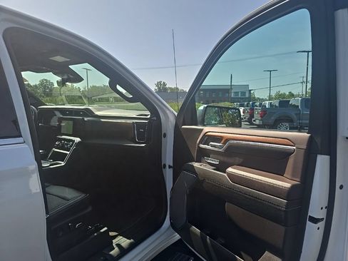 Used 2023 GMC Sierra 1500 Denali w/ Denali Reserve Package AWD/4WD image 47