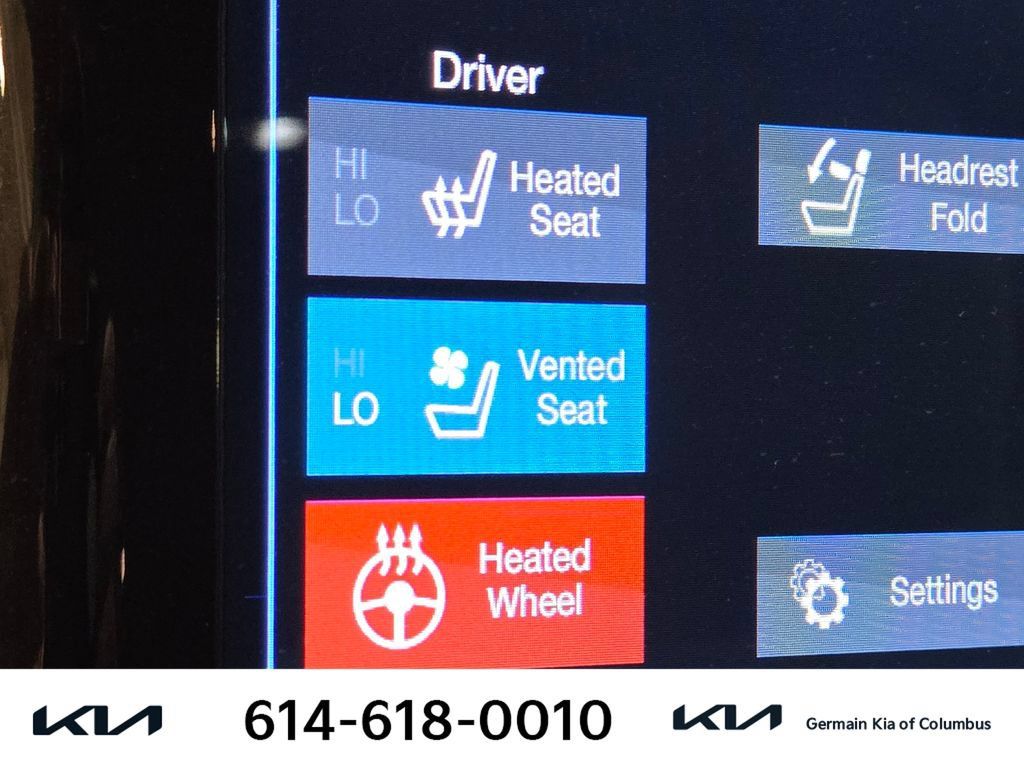 Used 2017 Chrysler Pacifica Limited w/ UConnect Theater Package FWD image 27