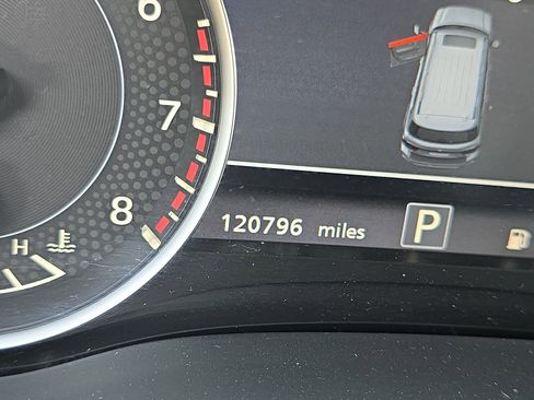 Used 2021 Nissan Armada SL w/ Captain's Chairs Package image 15