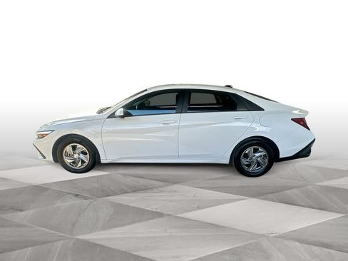 Used 2026 Hyundai Elantra SE FWD image 5