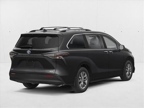 New 2026 Toyota Sienna XLE FWD image 2