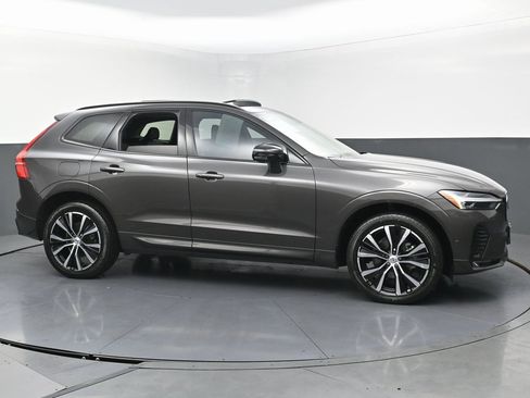Used 2023 Volvo XC60 B5 Plus image 6