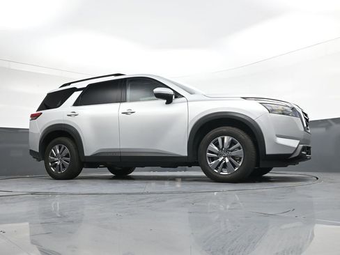 Used 2025 Nissan Pathfinder SV image 38