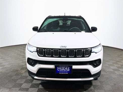 Used 2025 Jeep Compass Limited image 3