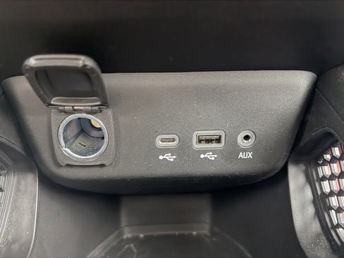 Used 2023 Chevrolet TrailBlazer RS w/ Sun and Liftgate Package image 32