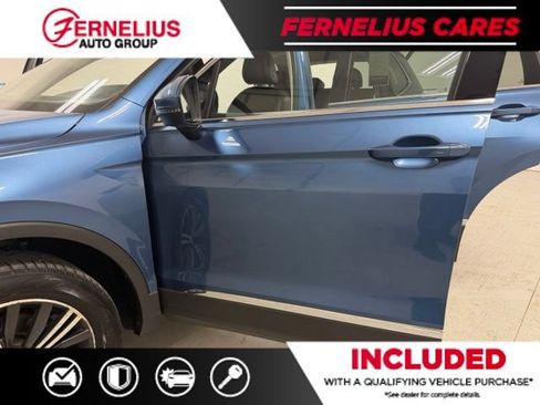 Used 2018 Volkswagen Tiguan SEL AWD/4WD image 12