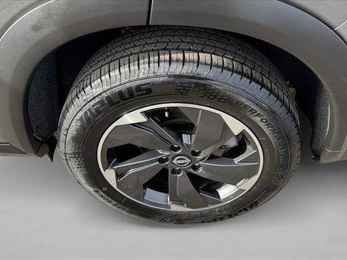 Used 2024 Nissan Rogue SV image 8