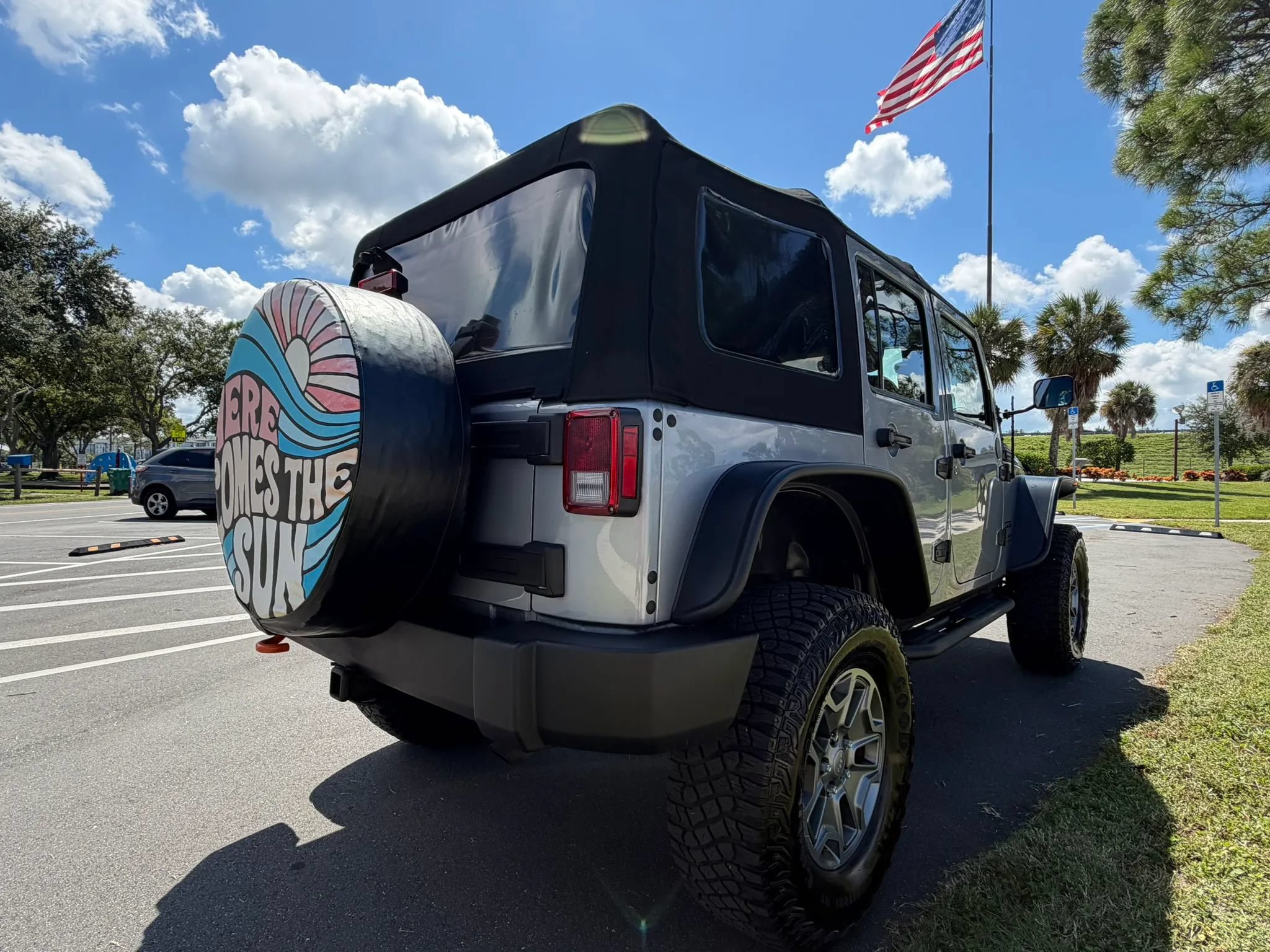 Used 2016 Jeep Wrangler Unlimited Sport w/ Connectivity Group AWD/4WD image 9