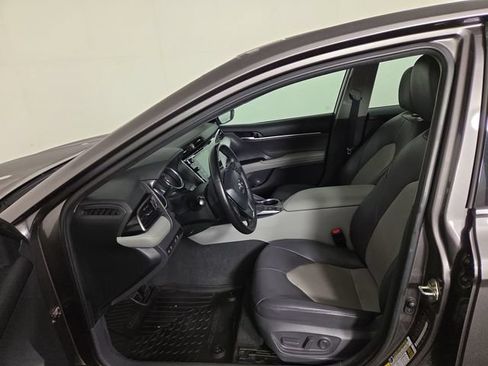 Used 2020 Toyota Camry XLE w/ Navigation Package FWD image 13