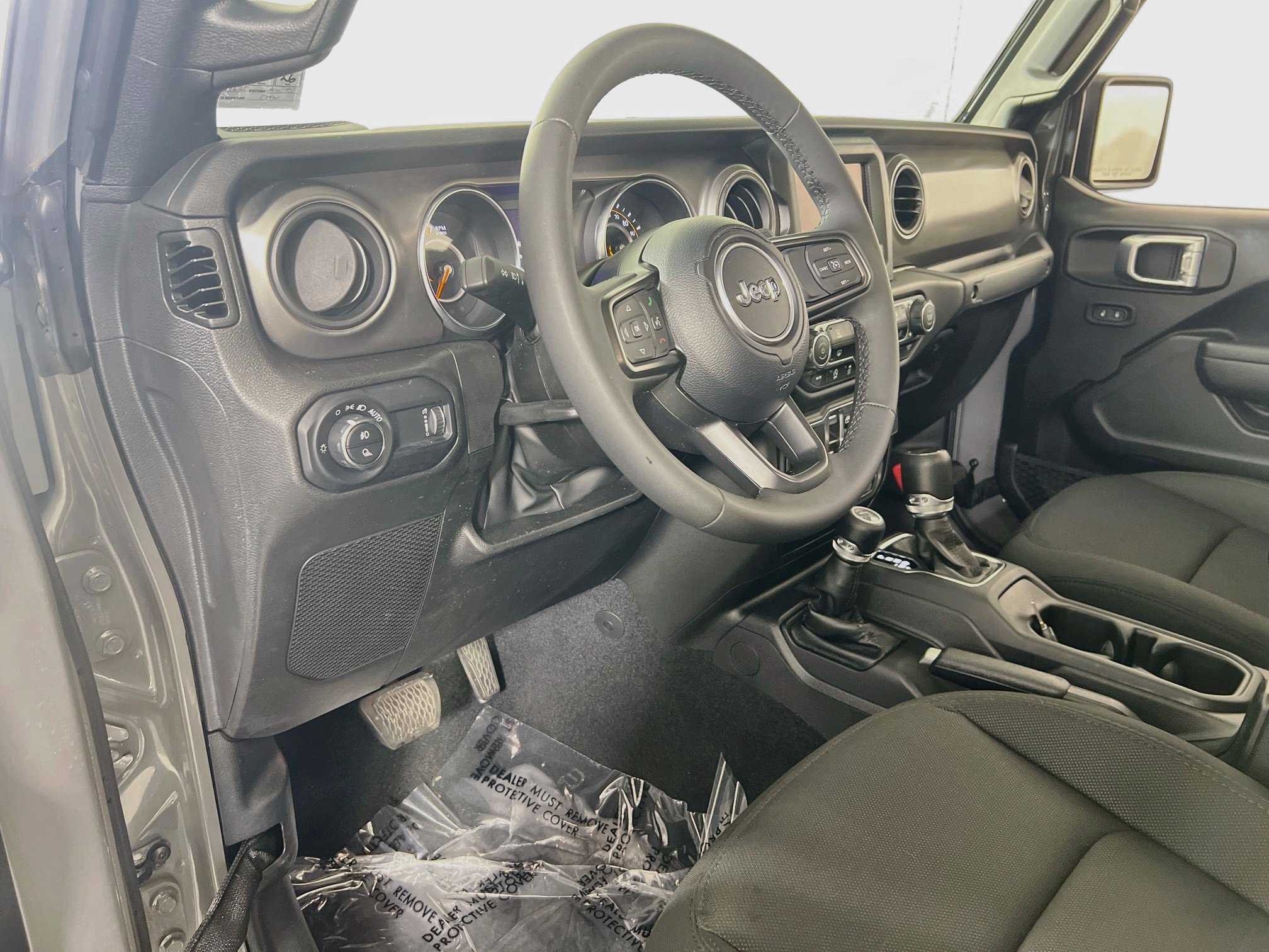 Used 2023 Jeep Gladiator Sport AWD/4WD image 9