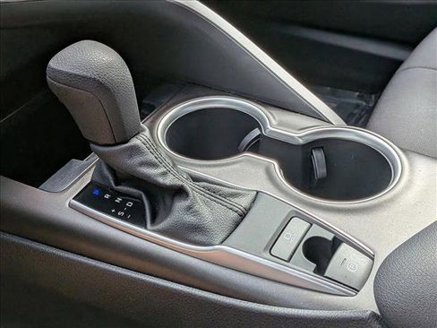 Used 2021 Toyota Camry LE image 12