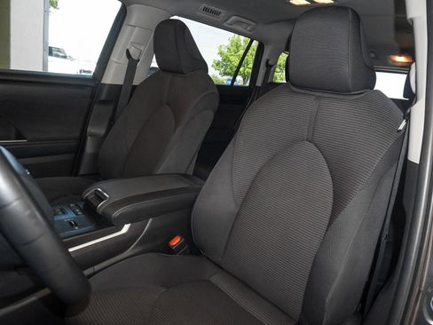 Used 2022 Toyota Highlander LE image 23