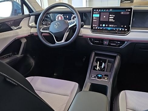 New 2025 Volkswagen Tiguan SE image 20