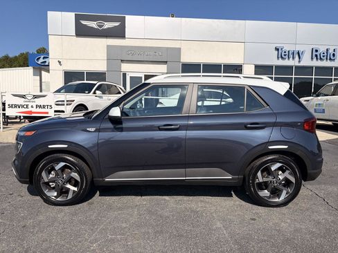 Used 2025 Hyundai Venue Limited FWD image 3
