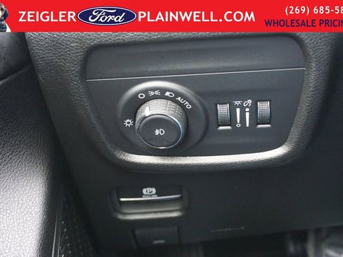 Used 2023 Jeep Grand Cherokee Limited image 29