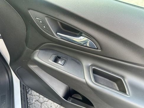 Used 2019 Chevrolet Equinox LT w/ Driver Convenience Package image 12